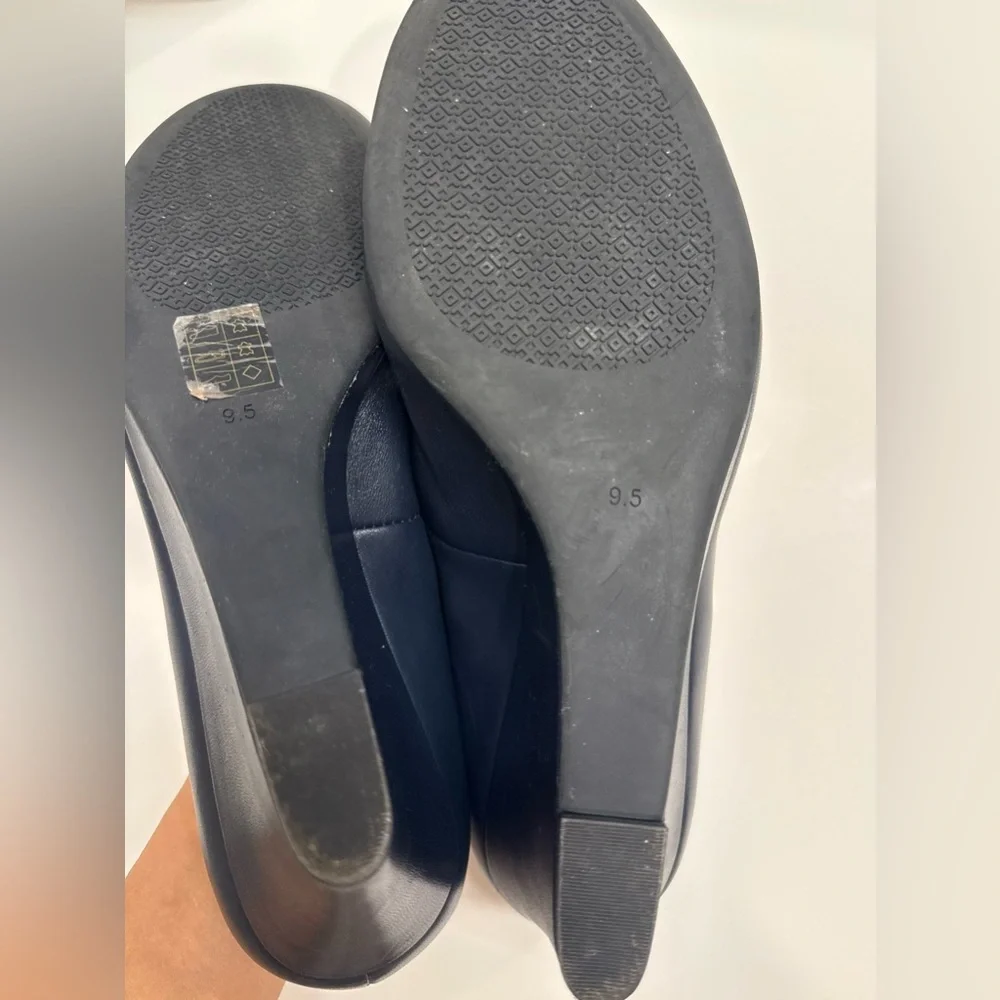 Tory Burch Chelsea 65 Wedge Pumps Navy‎ Leather Gold Logo Size 9.5